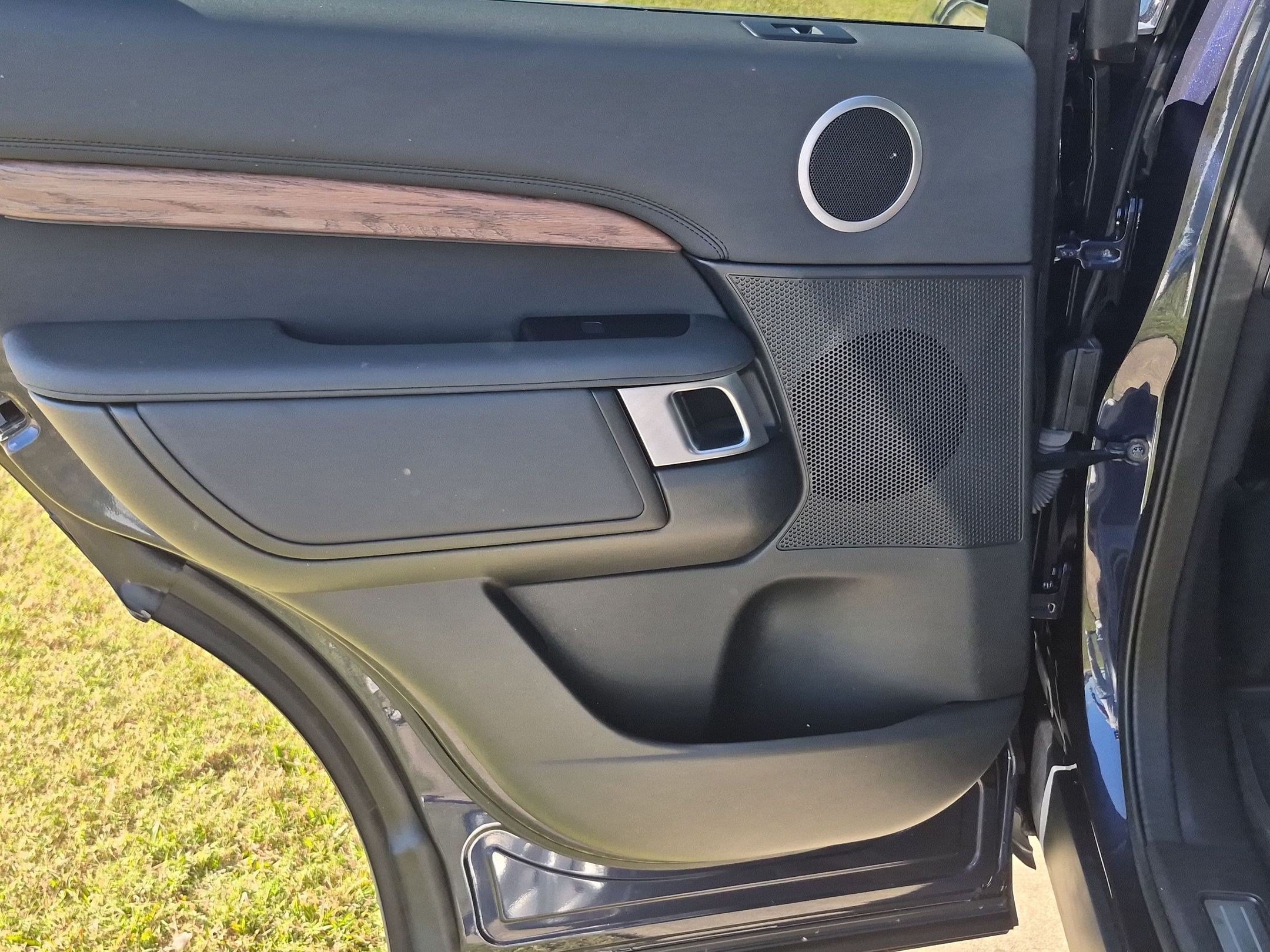 Used 2019 Land Rover Discovery HSE AWD/4WD image 27
