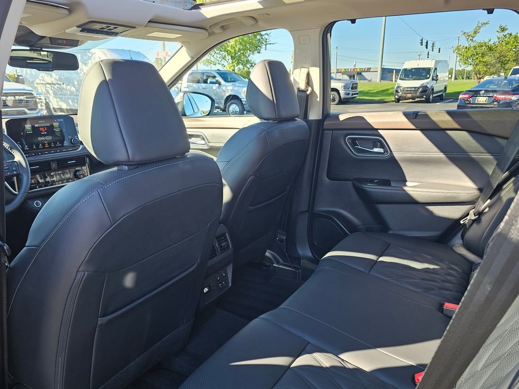 Used 2023 Nissan Rogue Platinum w/ Platinum Premium Package image 29