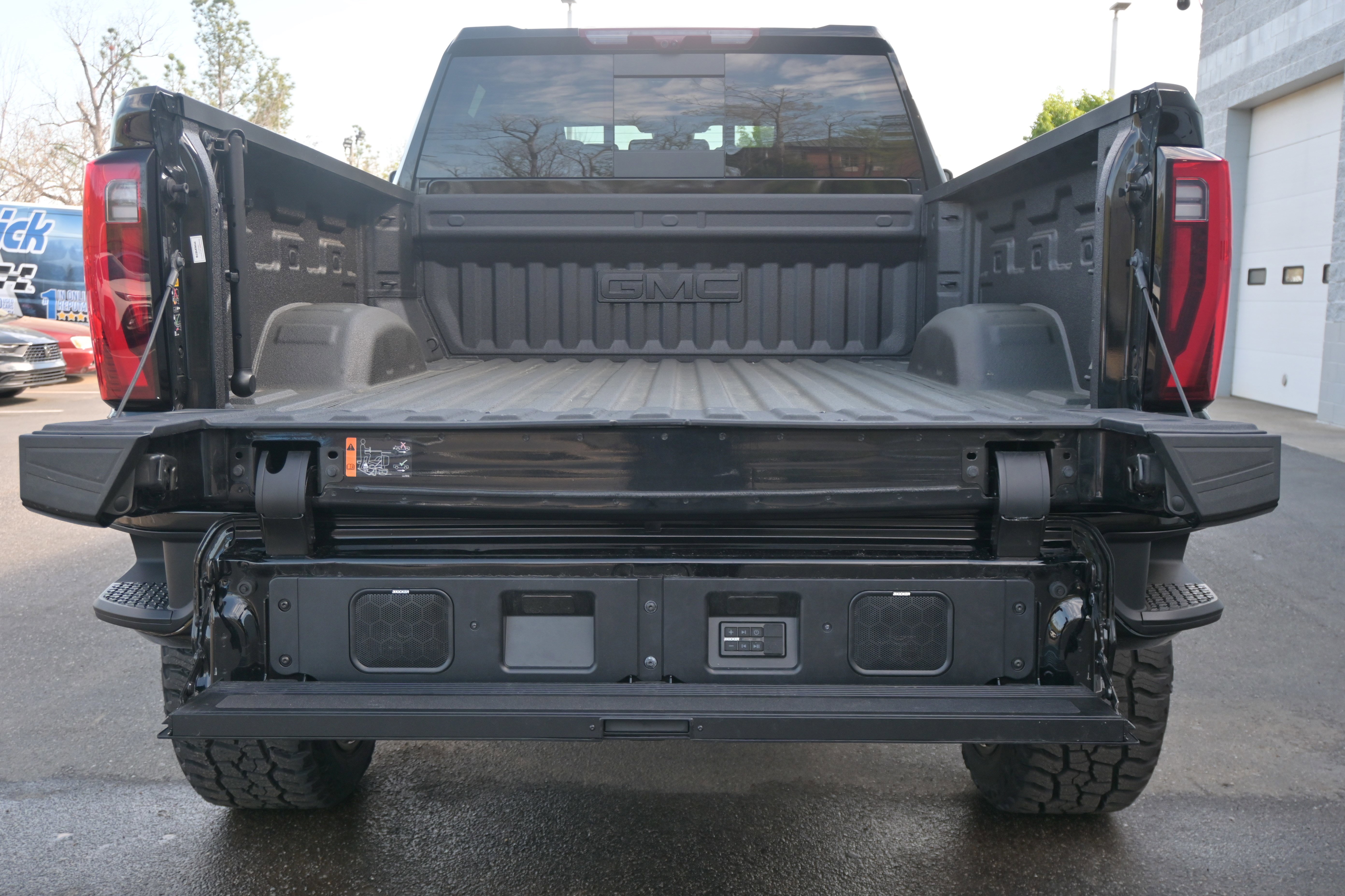 Used 2025 GMC Sierra 2500 Denali Ultimate image 38