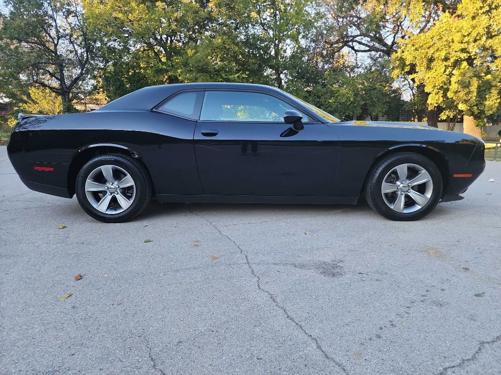 Used 2019 Dodge Challenger SXT image 9