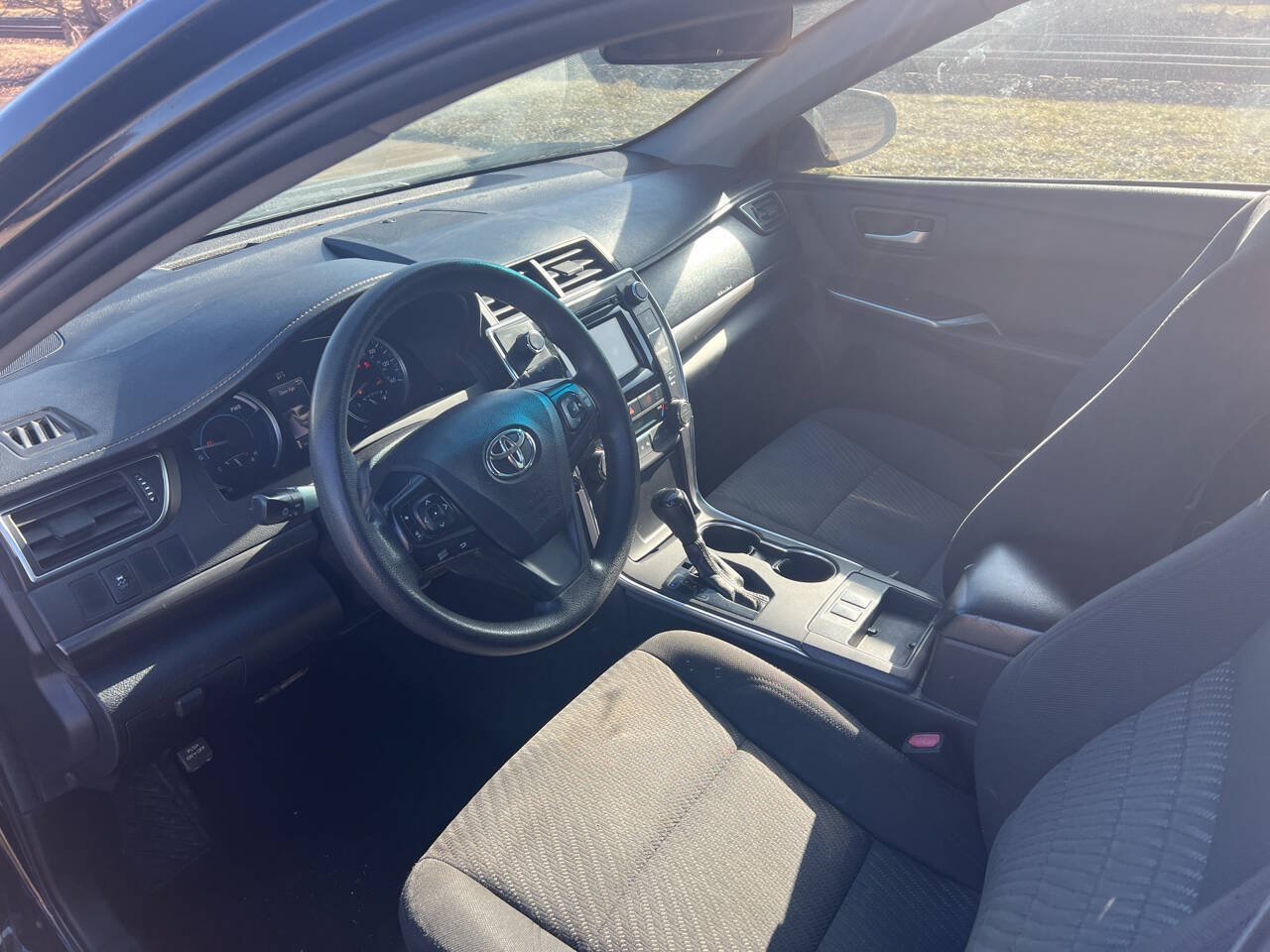 Used 2015 Toyota Camry LE FWD image 3