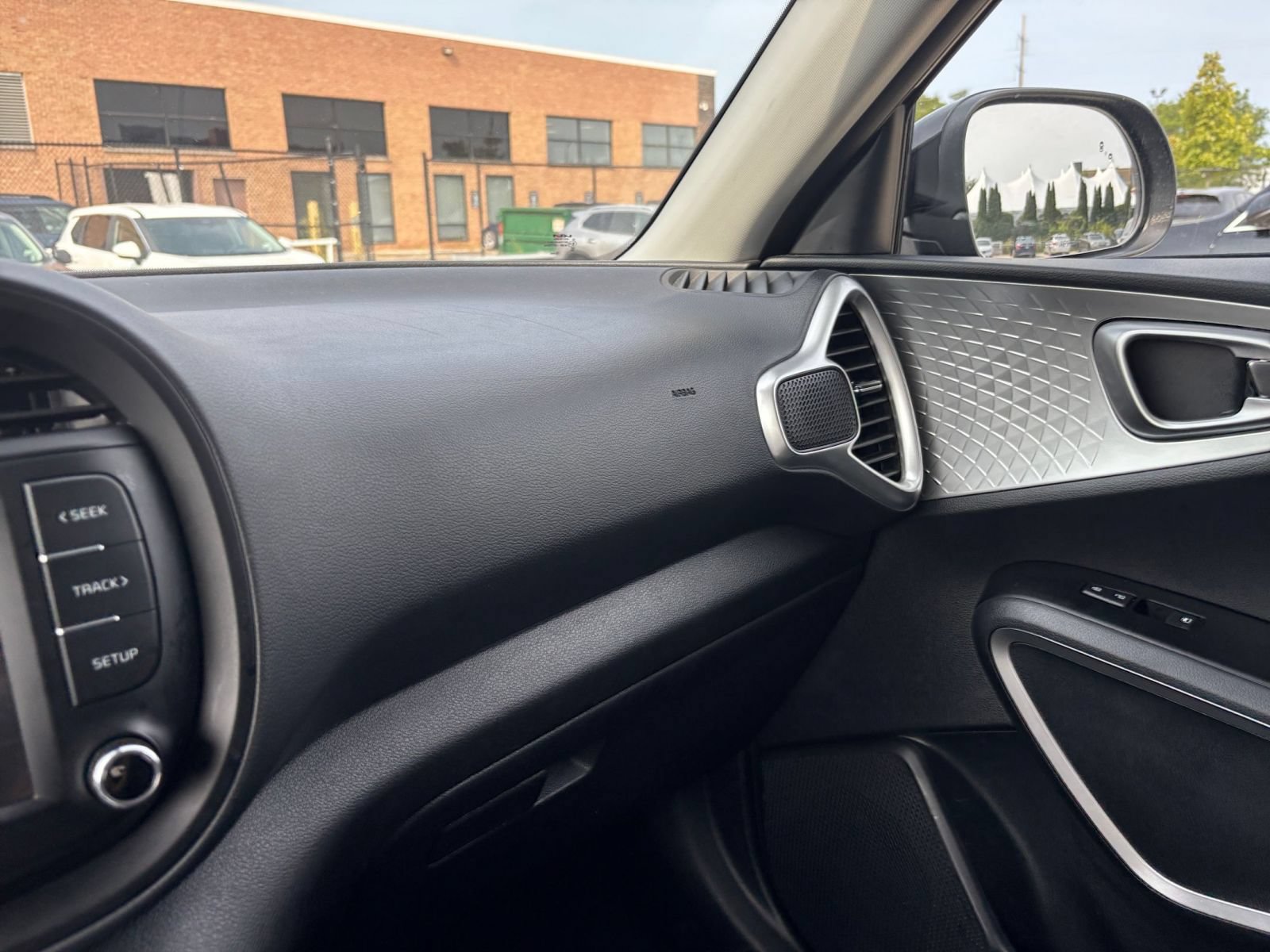 Used 2025 Kia Soul LX w/ LX Technology Package FWD image 32