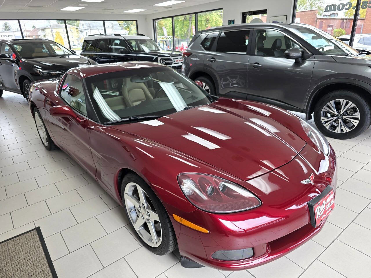 Used 2006 Chevrolet Corvette Coupe w/ Preferred Equipment Group image 2