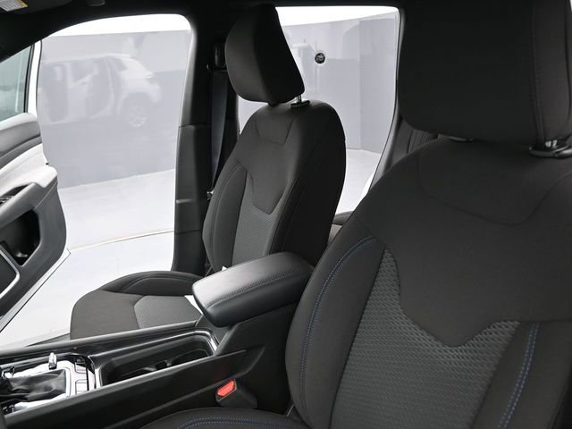 Used 2025 Jeep Compass Sport image 24