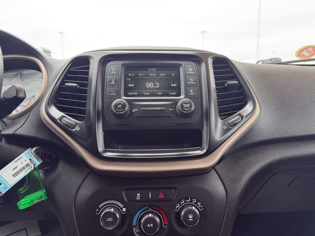 Used 2015 Jeep Cherokee Sport image 13