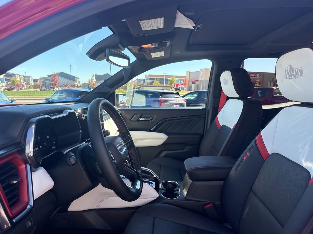 Certified 2025 GMC Canyon AT4 w/ AT4X AEV Edition image 19