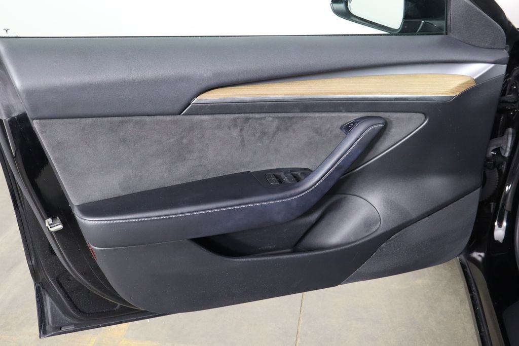 Used 2023 Tesla Model 3 Standard Range image 17