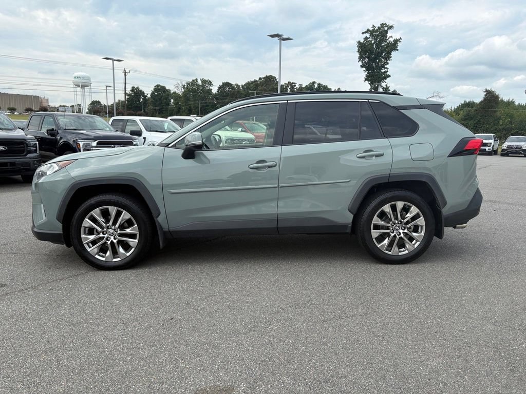 Used 2019 Toyota RAV4 XLE Premium AWD/4WD image 7