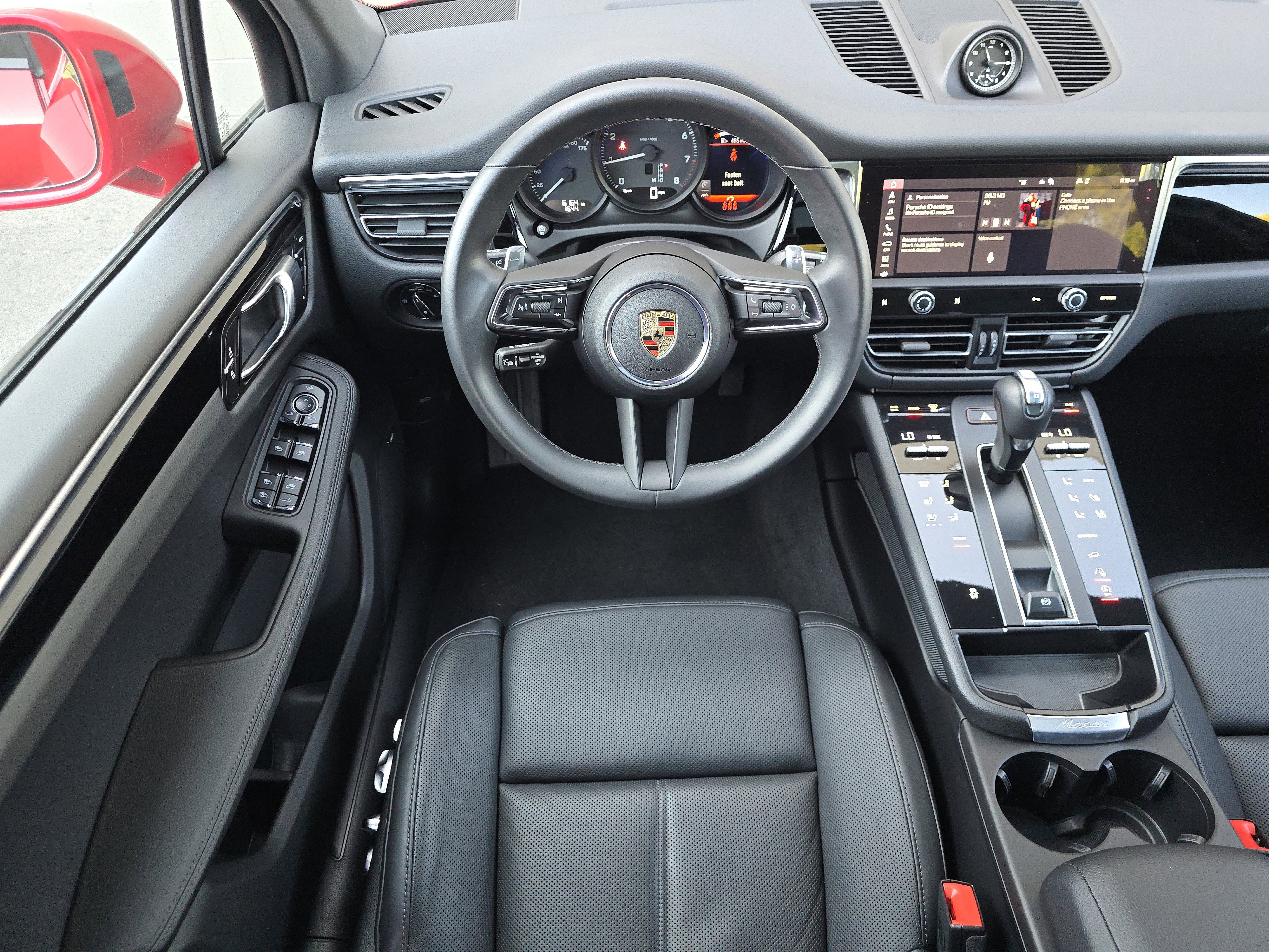 Certified 2025 Porsche Macan image 15