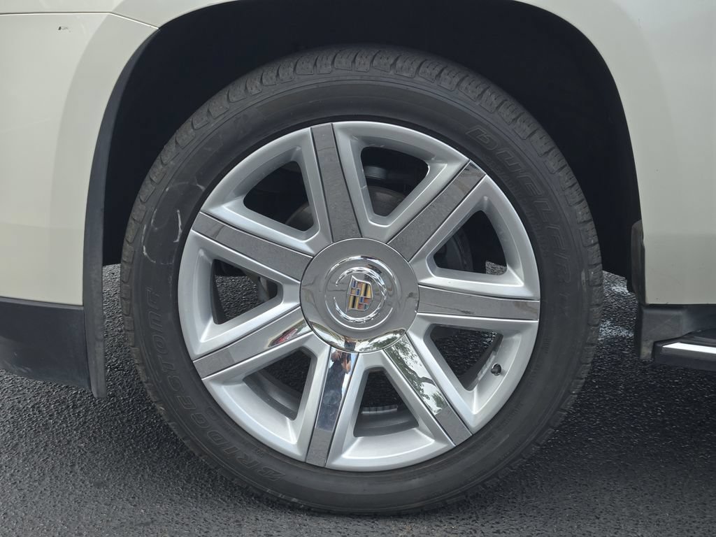 Used 2015 Cadillac Escalade Luxury AWD/4WD image 12