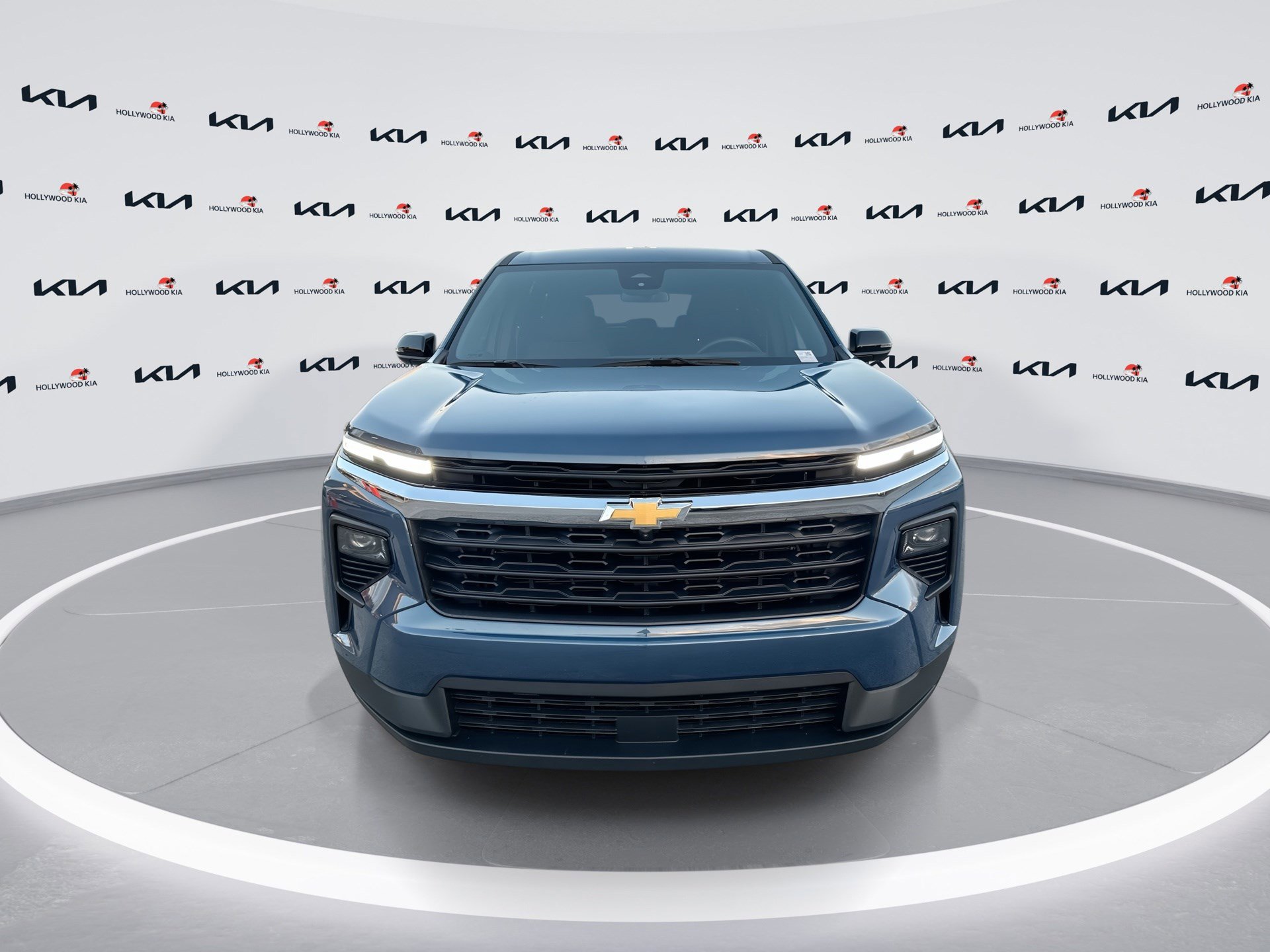 Used 2024 Chevrolet Traverse LS image 3