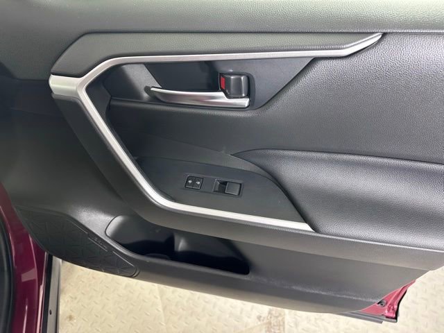 Used 2021 Toyota RAV4 XLE Premium image 10