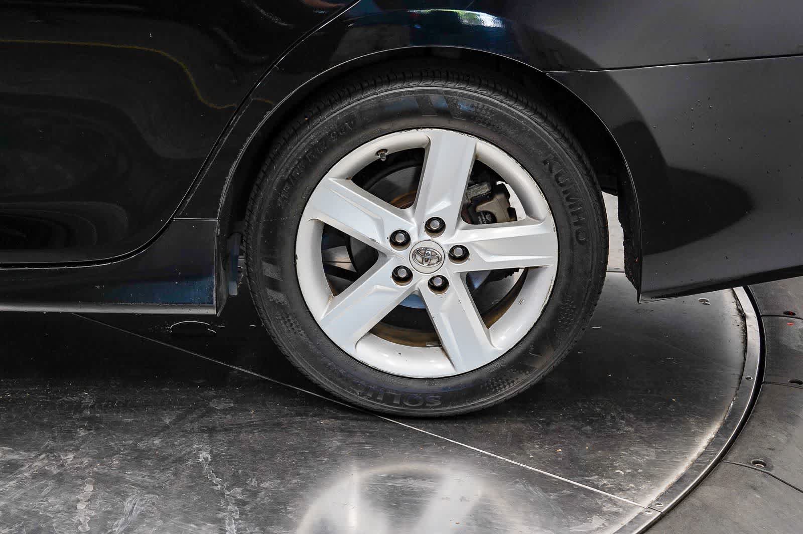 Used 2012 Toyota Camry SE FWD image 10