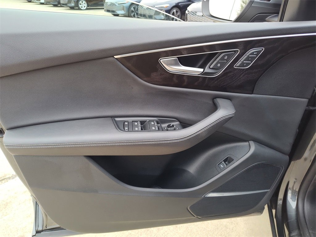 Used 2023 Audi Q8 Premium Plus w/ Premium Plus Package image 22