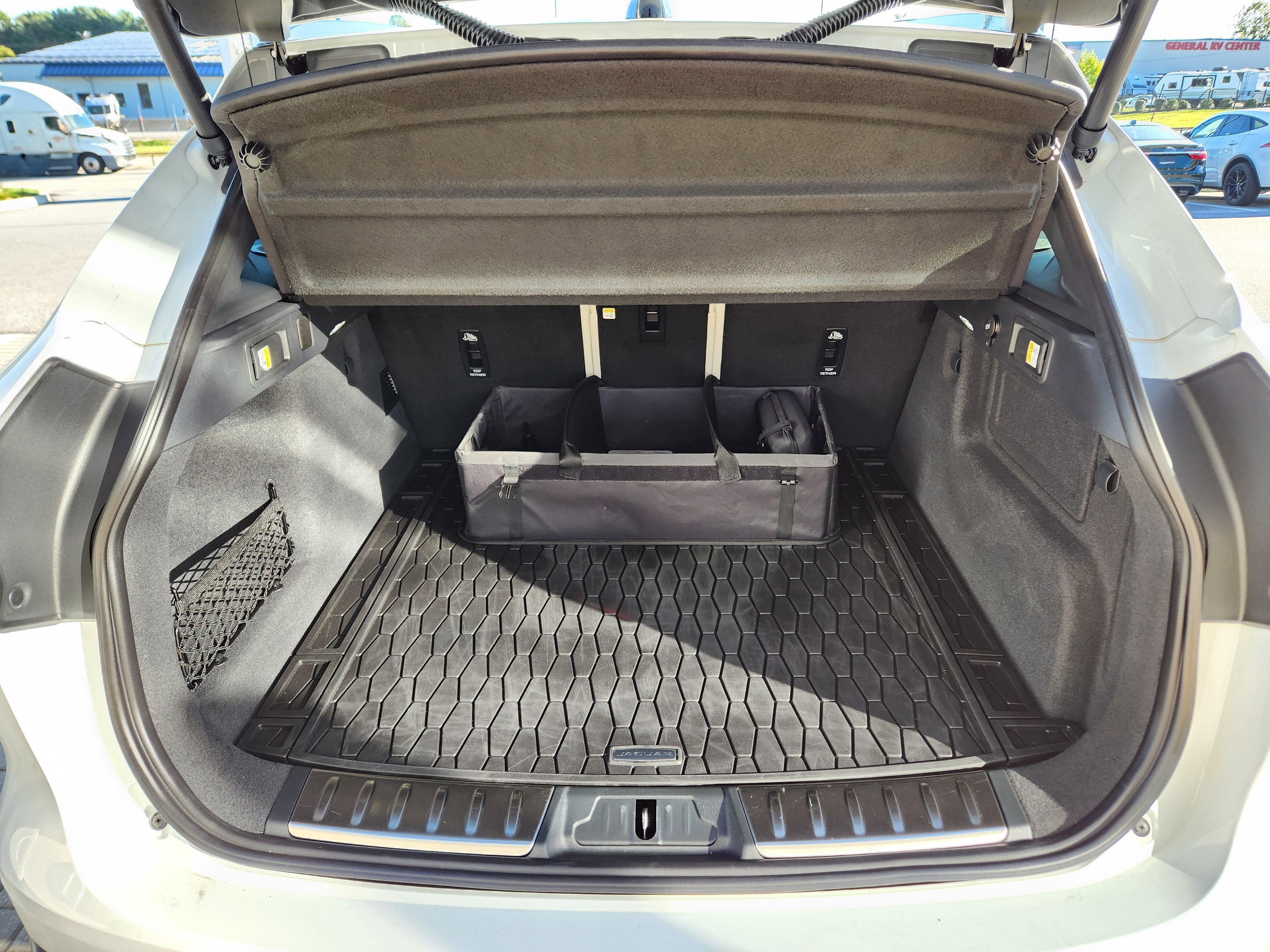 Certified 2025 Jaguar F-PACE R-Dynamic S image 8