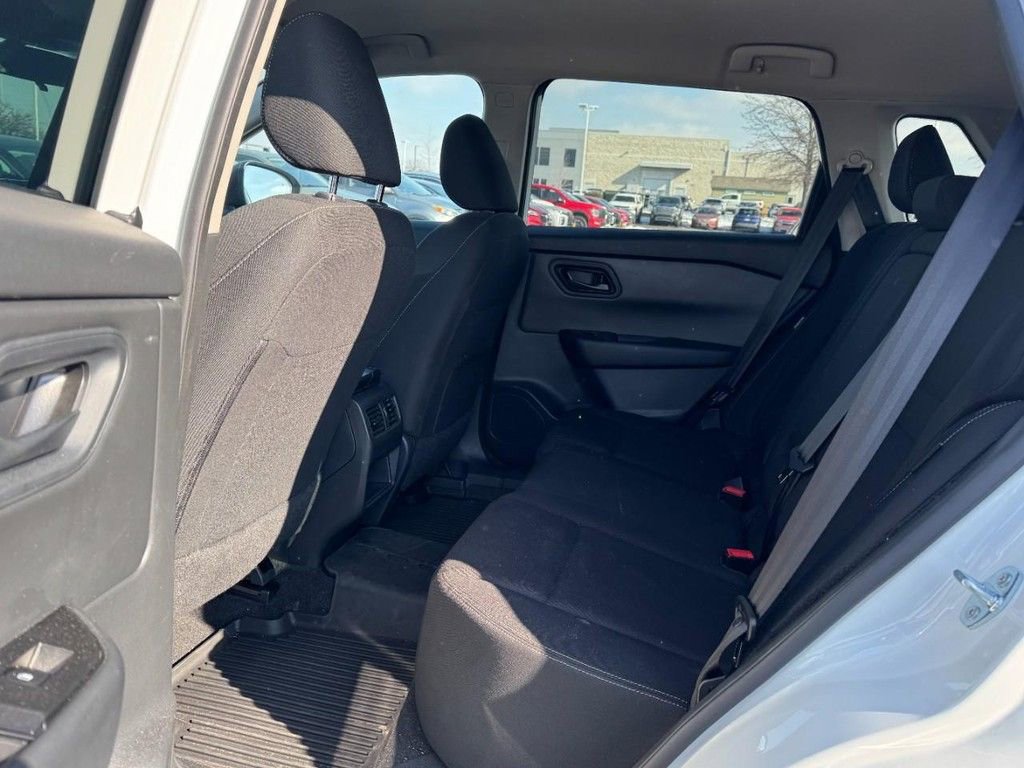 Used 2025 Nissan Rogue S image 10