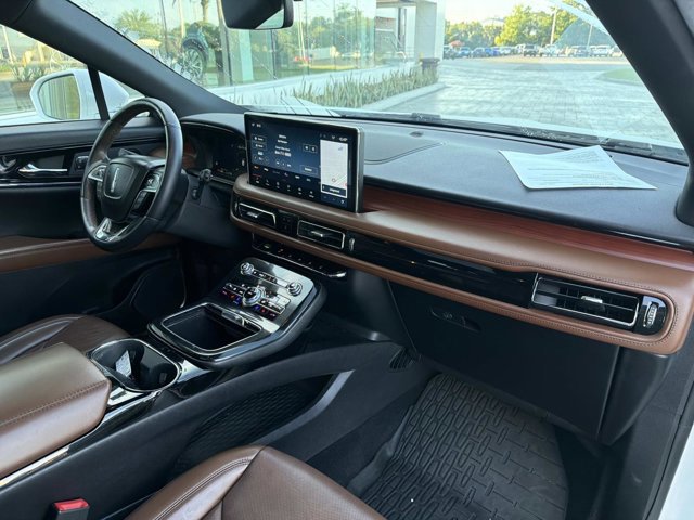 Used 2022 Lincoln Nautilus Reserve w/ Luxury Package image 20