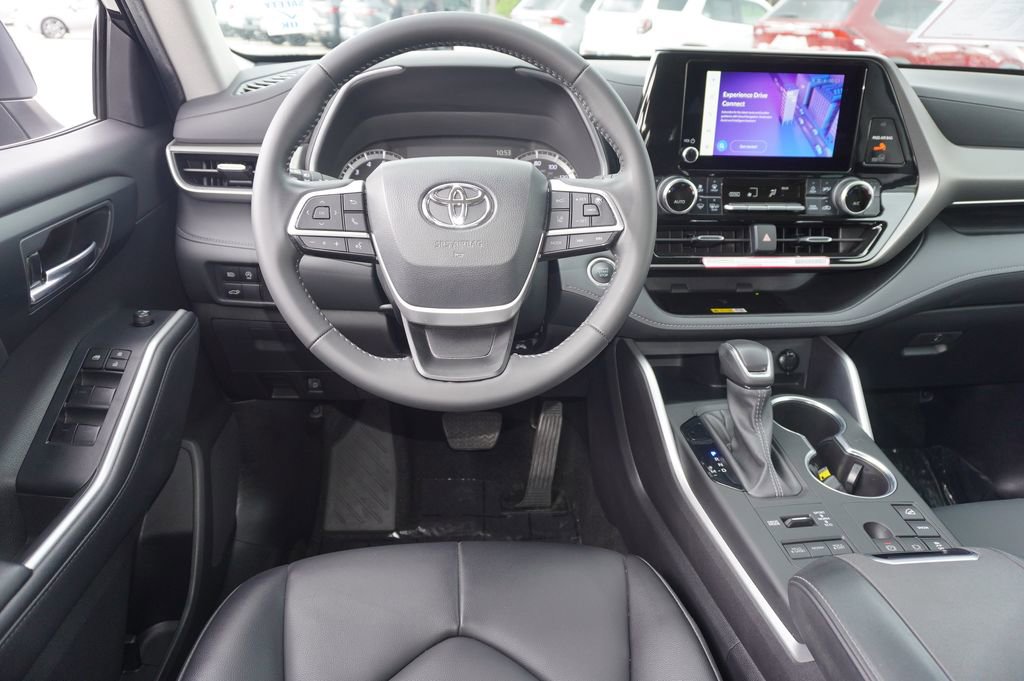 Certified 2024 Toyota Highlander XLE AWD/4WD image 14