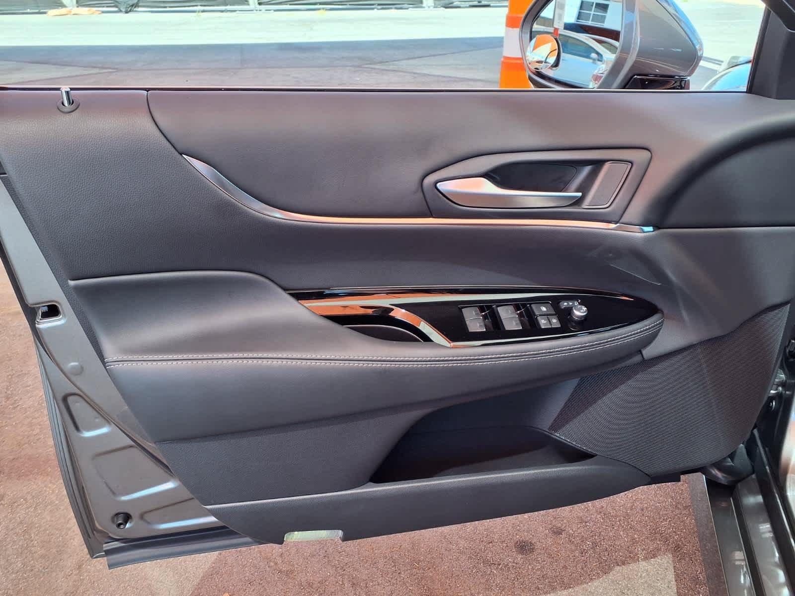 Used 2026 Toyota Mirai RWD image 13