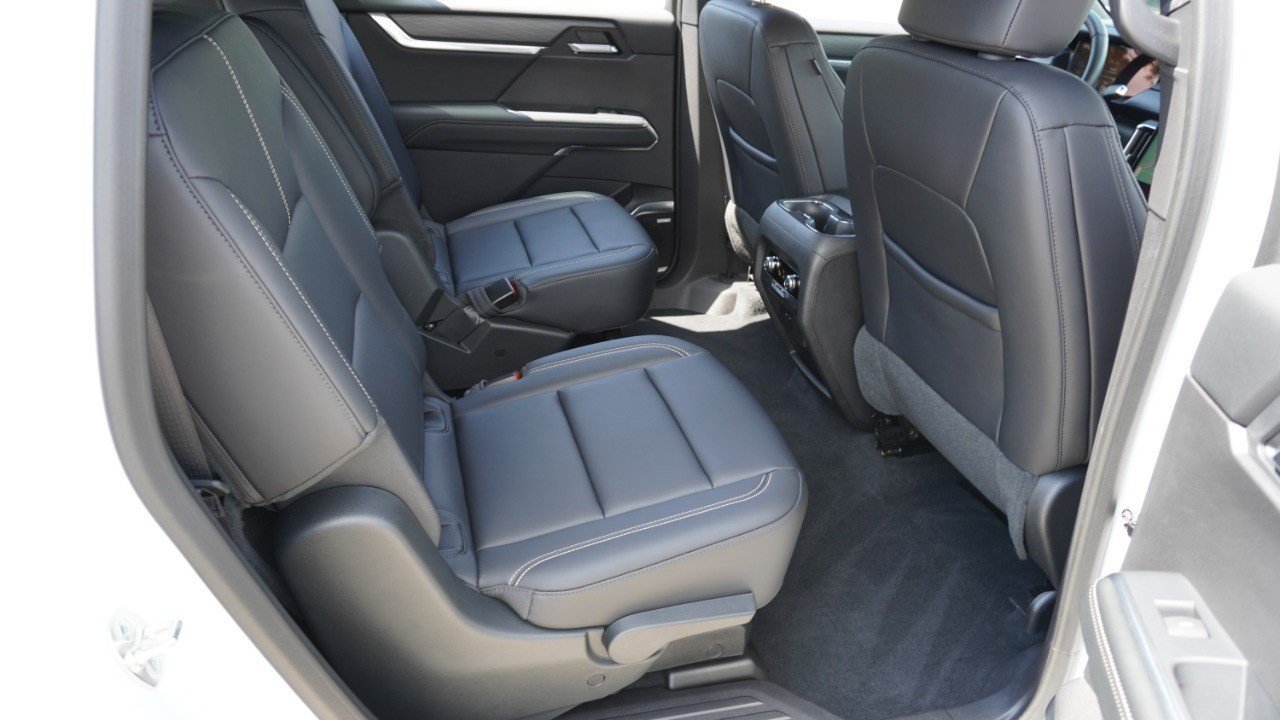 Used 2025 GMC Acadia Elevation w/ Elevation Premium Package FWD image 31