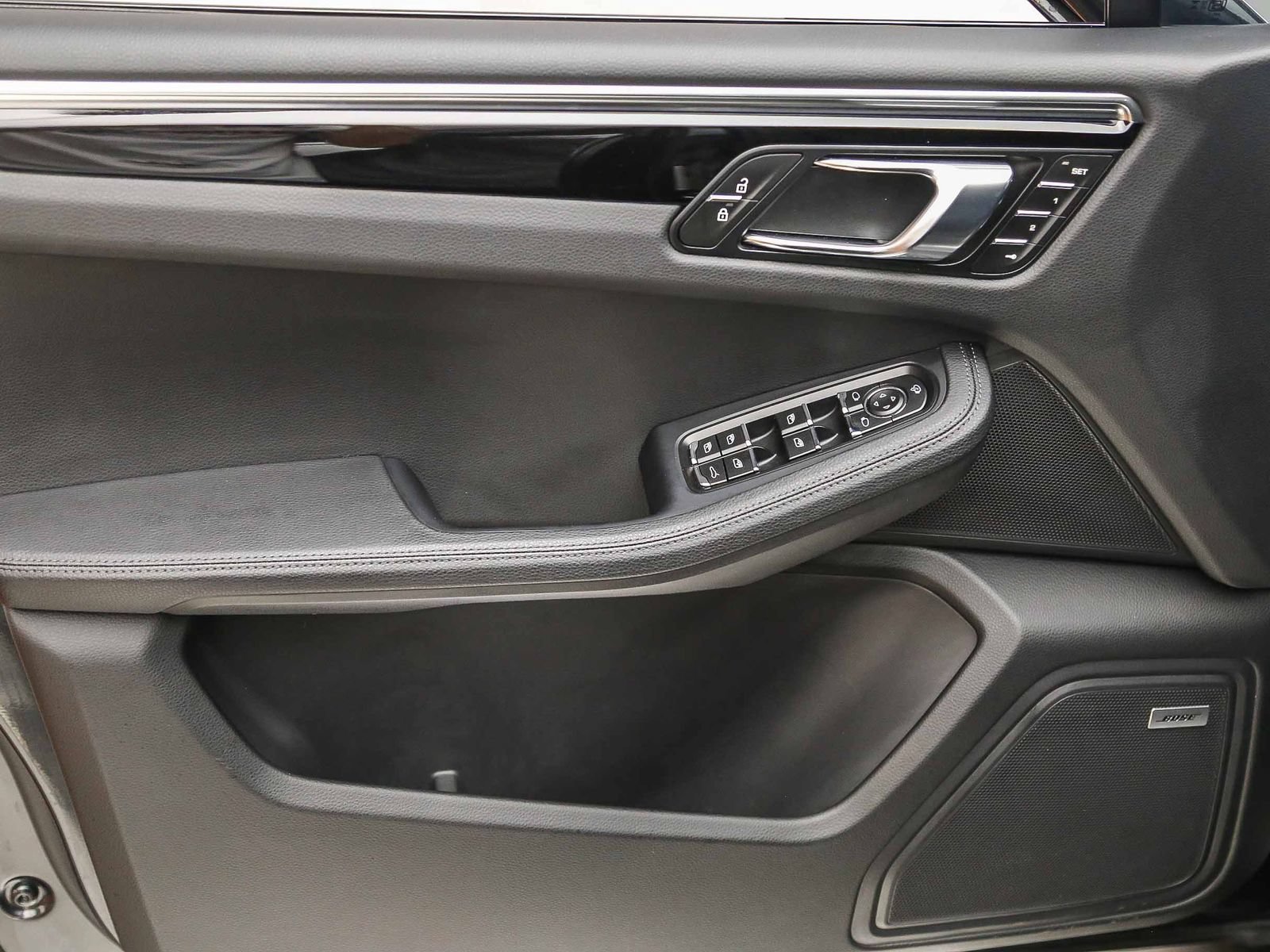 Certified 2025 Porsche Macan S AWD/4WD image 27