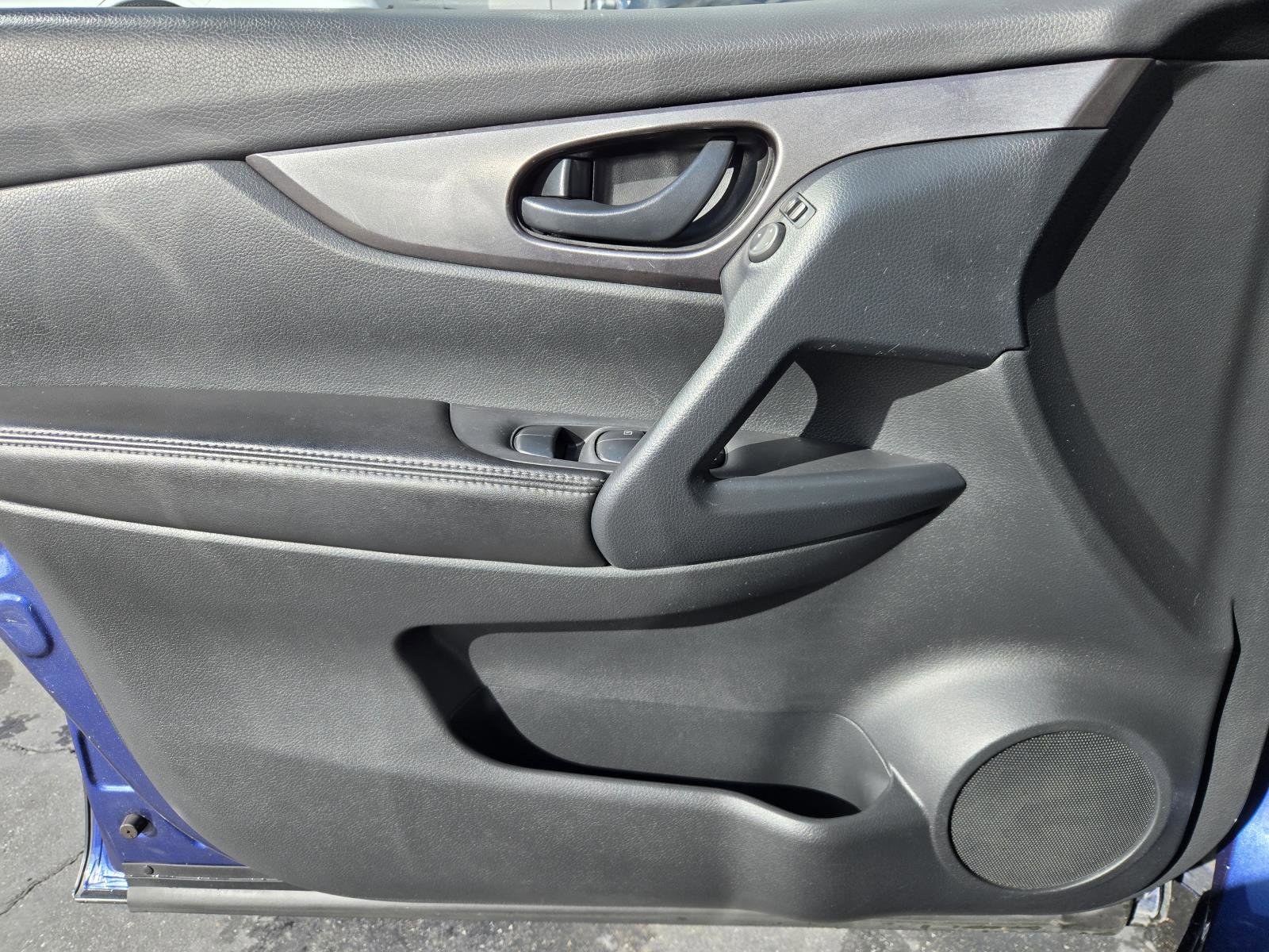 Used 2022 Nissan Rogue Sport S image 19