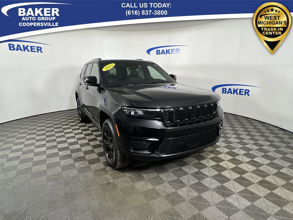 Used 2025 Jeep Grand Cherokee Altitude image 2