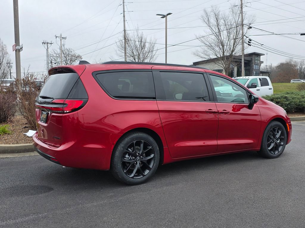 New 2026 Chrysler Pacifica Limited image 6
