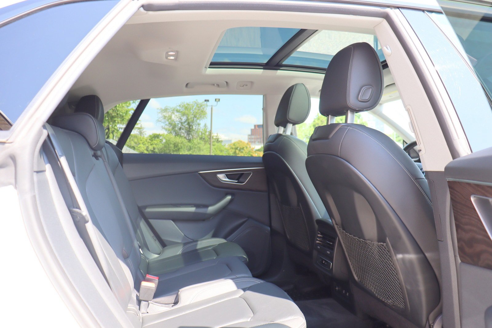 Used 2022 Audi Q8 Premium w/ Convenience Package AWD/4WD image 16