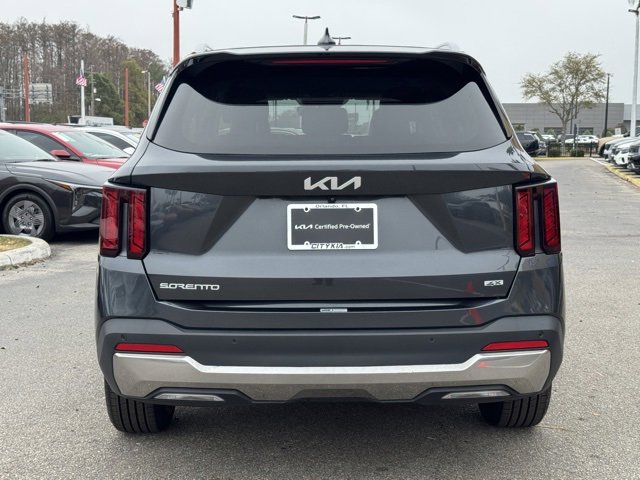 Certified 2024 Kia Sorento S image 4
