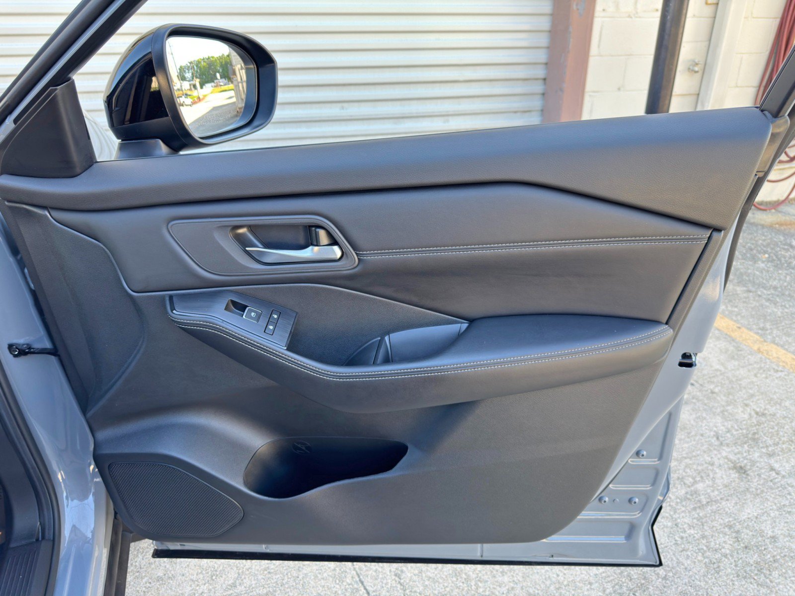 Used 2024 Nissan Rogue SL FWD image 38