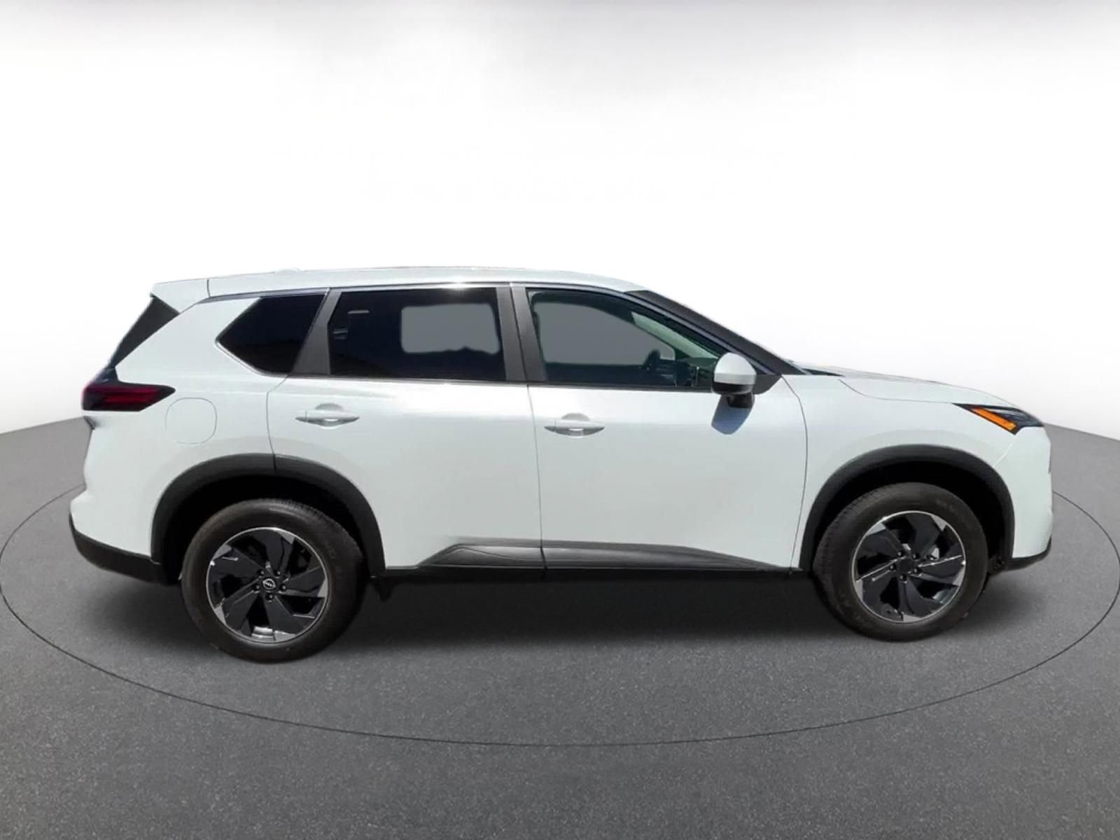 Used 2025 Nissan Rogue SV FWD image 16