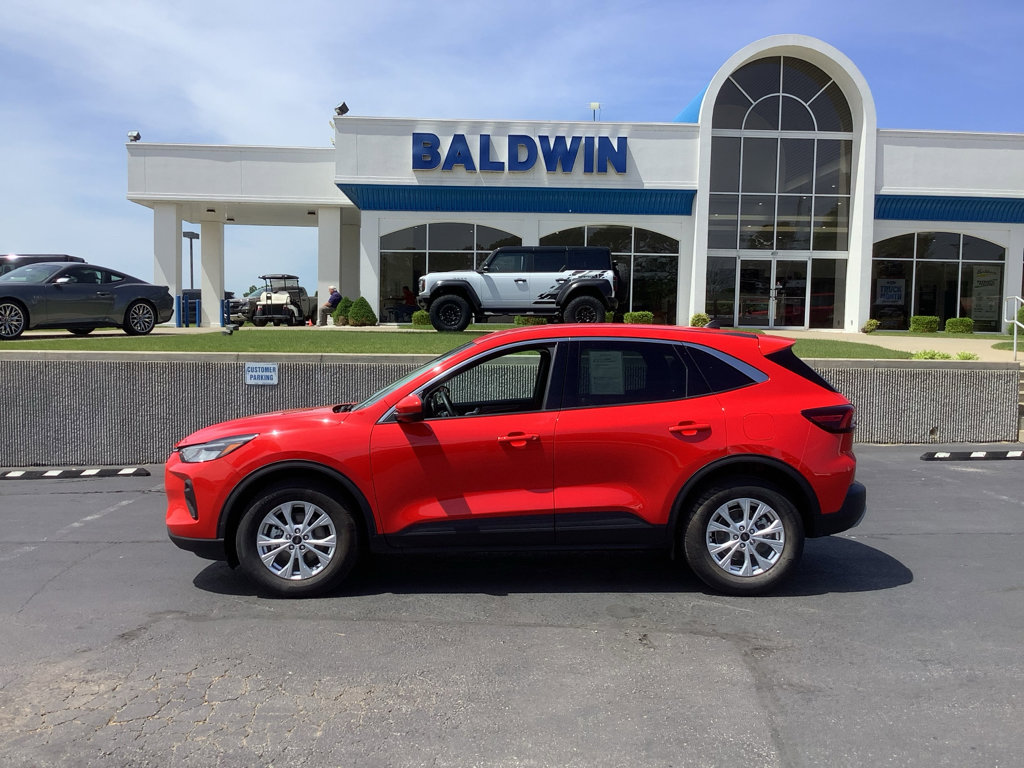Used 2024 Ford Escape Active w/ Tech Pack #2 AWD/4WD image 4