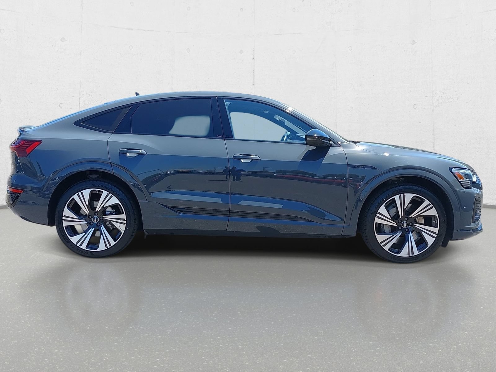 Used 2024 Audi Q8 e-tron Prestige w/ Prestige Package AWD/4WD image 4