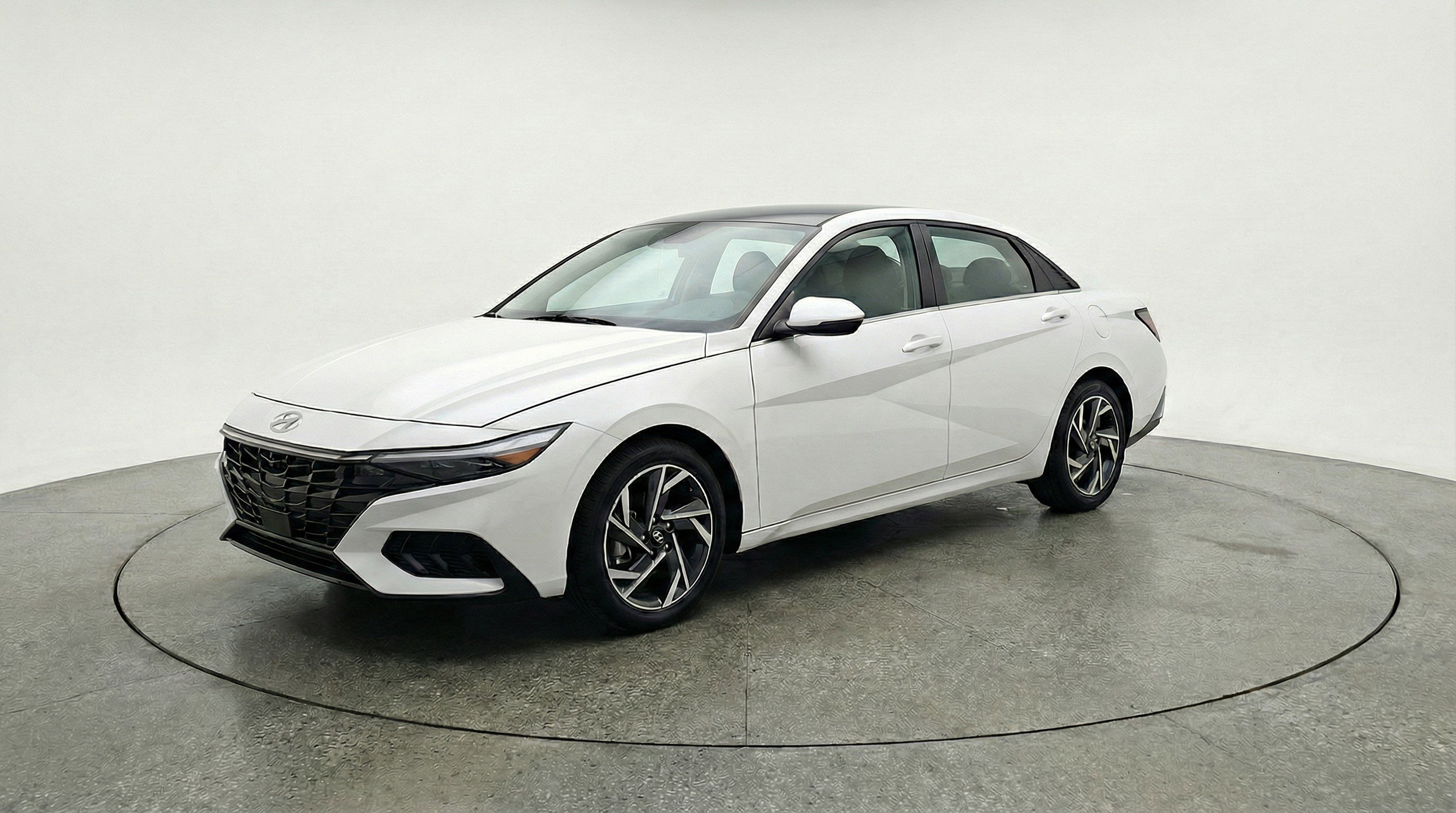 Used 2025 Hyundai Elantra SEL FWD image 3