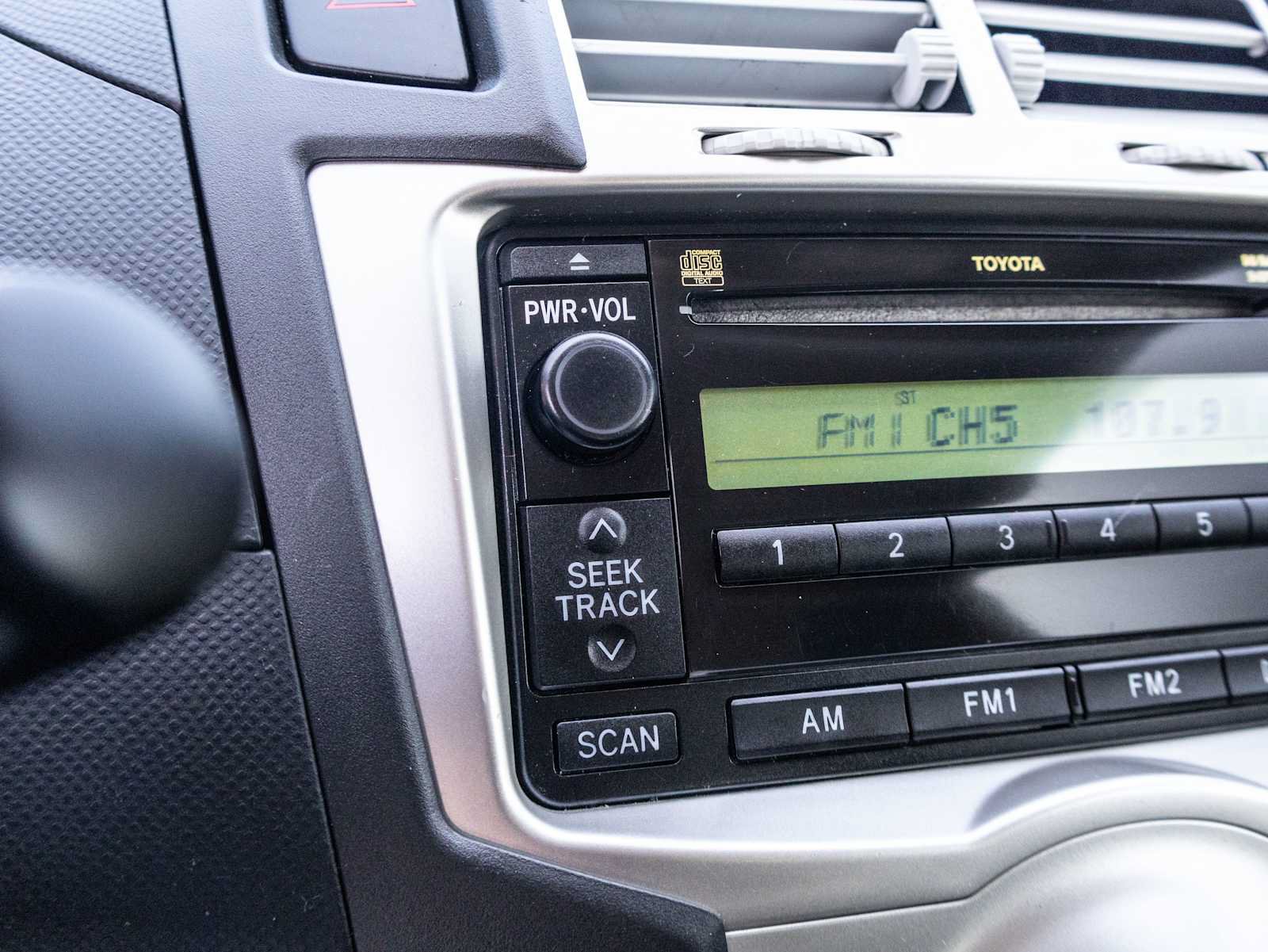 Used 2008 Toyota Yaris 2-Door Hatchback FWD image 35