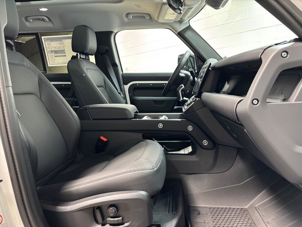 Used 2026 Land Rover Defender 110 S image 33