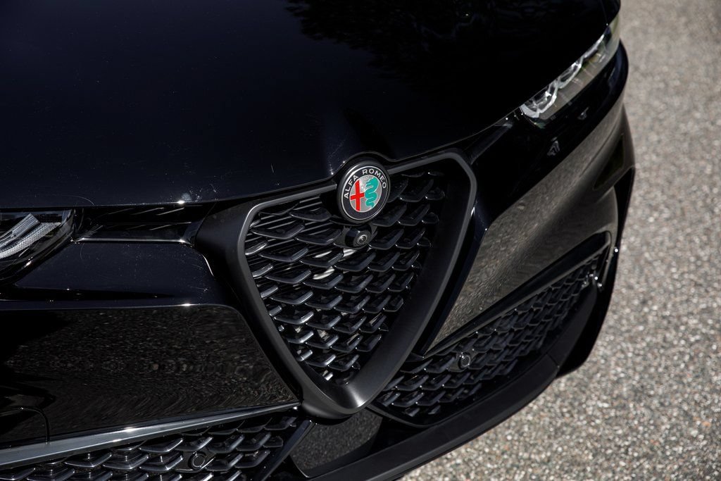 New 2025 Alfa Romeo Tonale AWD/4WD image 12