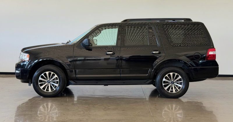 Used 2017 Ford Expedition XLT RWD image 4