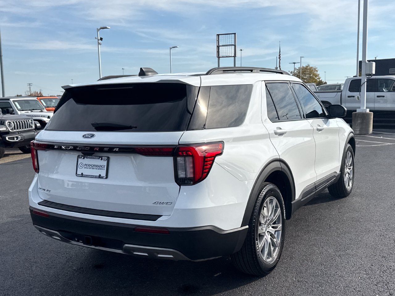 Used 2026 Ford Explorer Active w/ Active Comfort Package AWD/4WD image 3