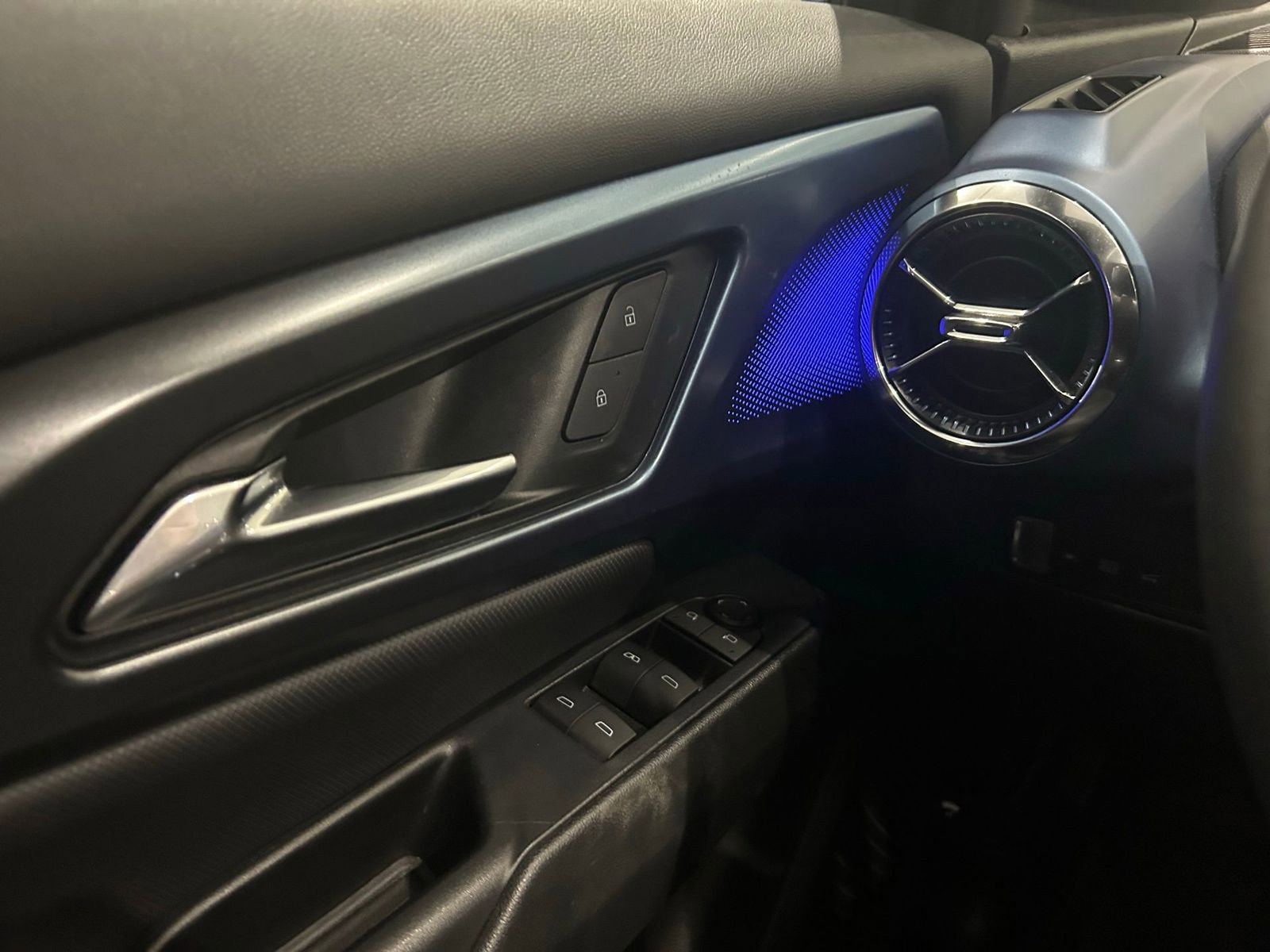 Used 2024 Chevrolet Equinox EV LT image 18