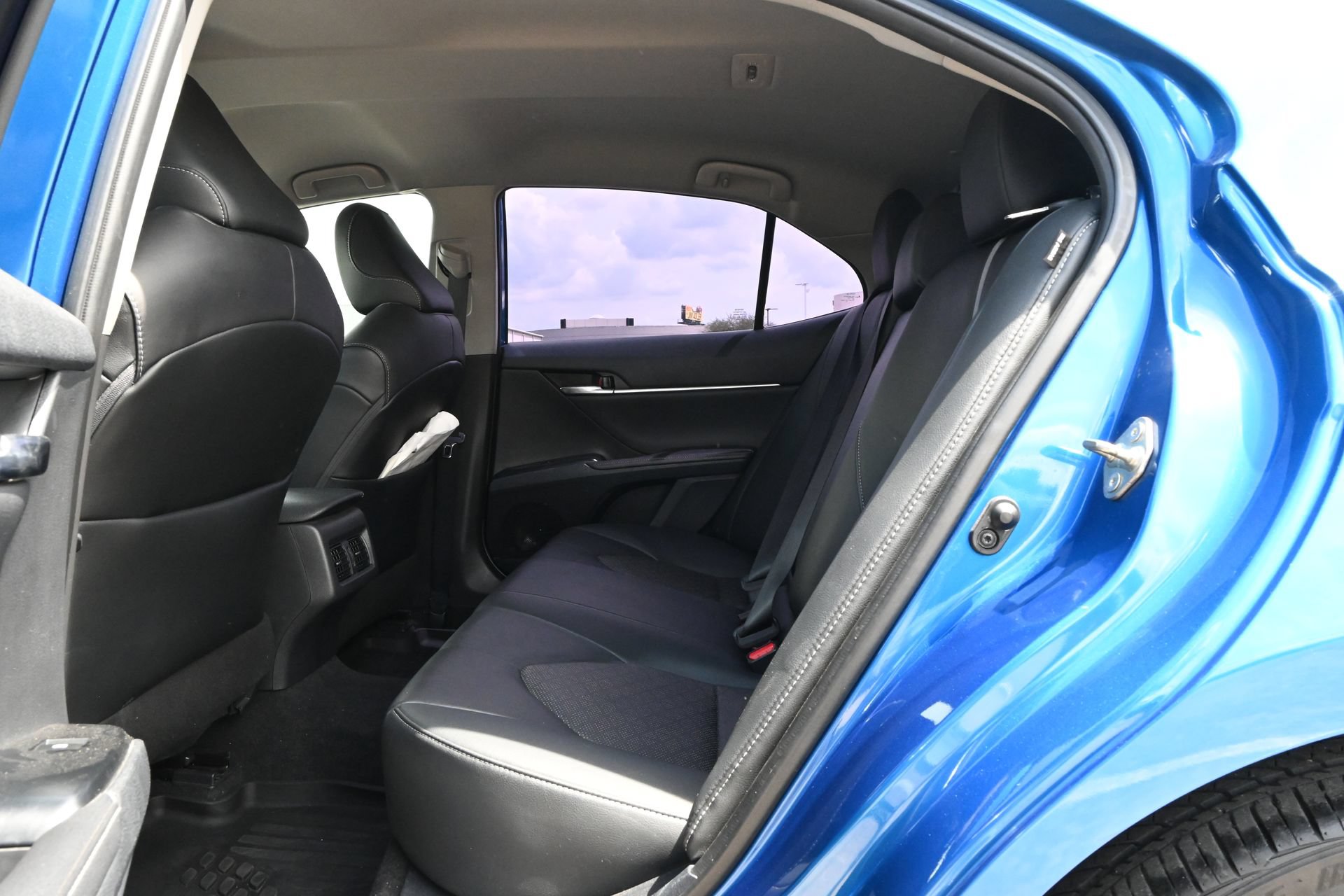 Used 2020 Toyota Camry XSE FWD image 21