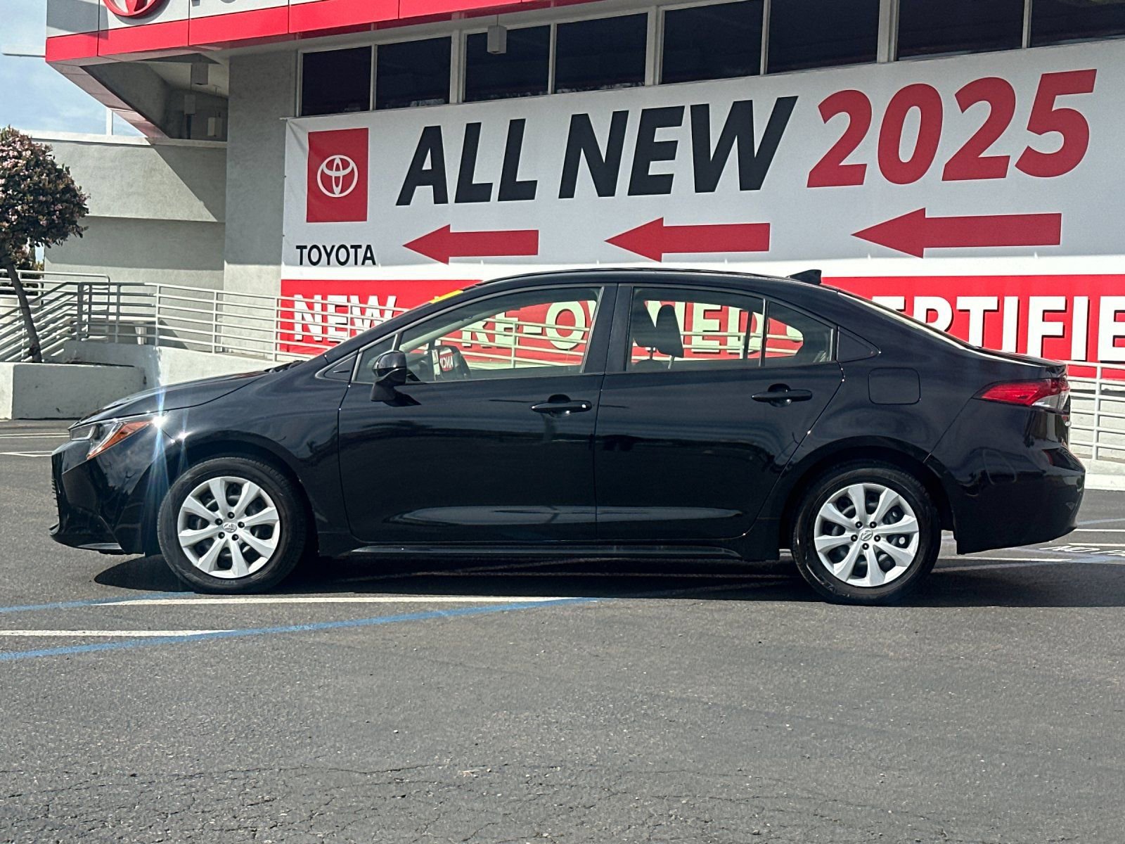 Used 2026 Toyota Corolla LE image 2