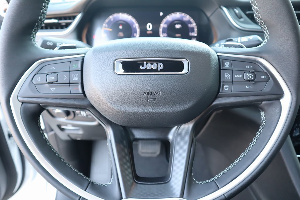 New 2025 Jeep Grand Cherokee L Laredo image 3