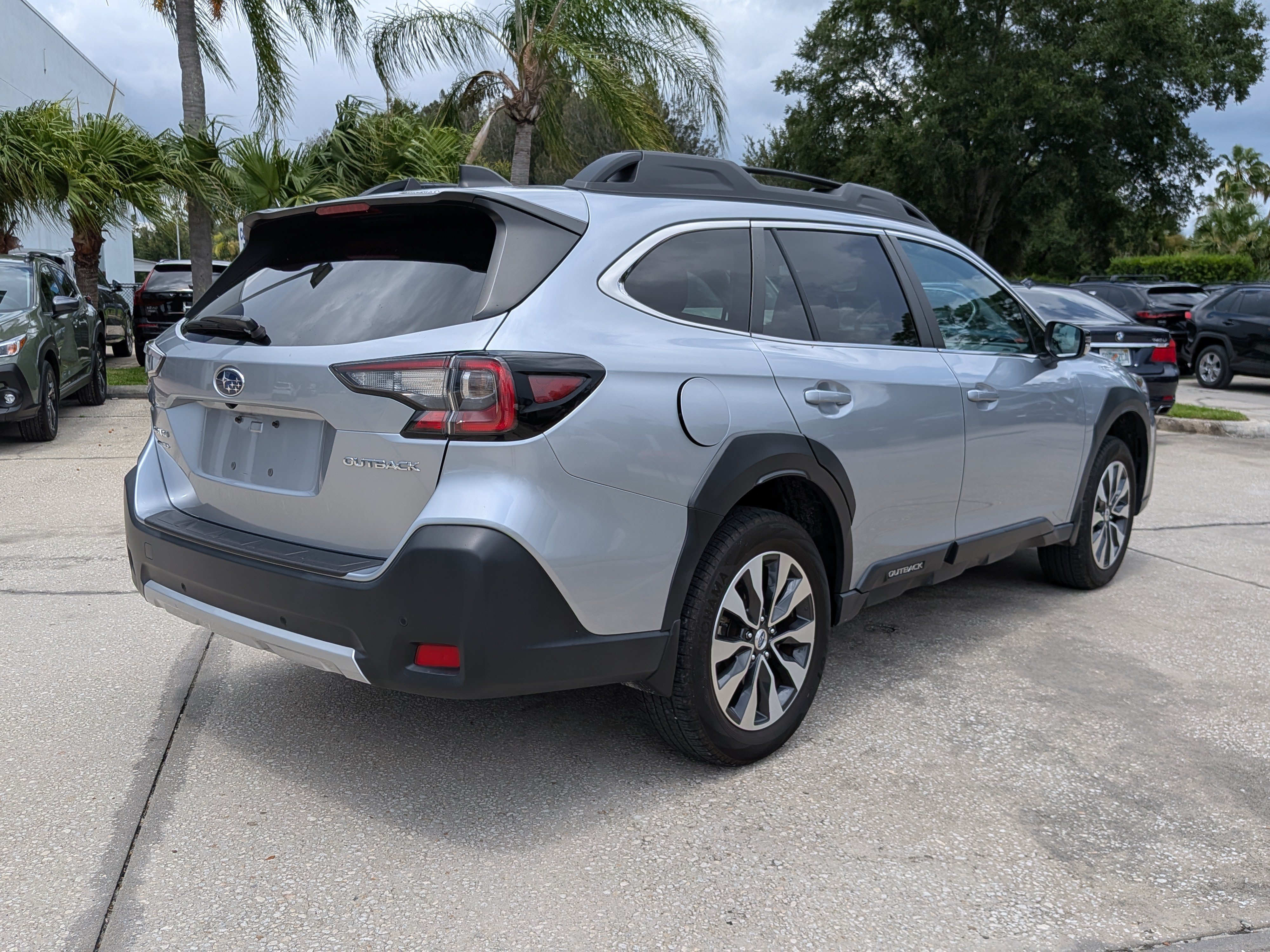 Certified 2025 Subaru Outback Limited AWD/4WD image 4