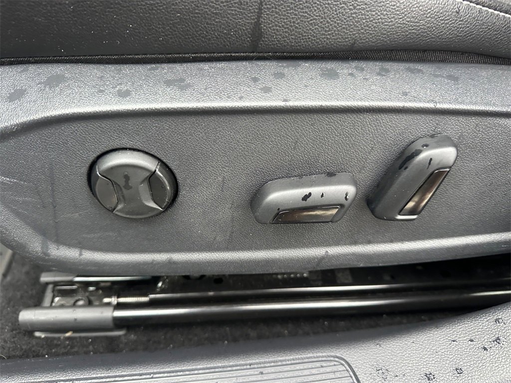 Used 2023 Volkswagen Jetta SE image 28