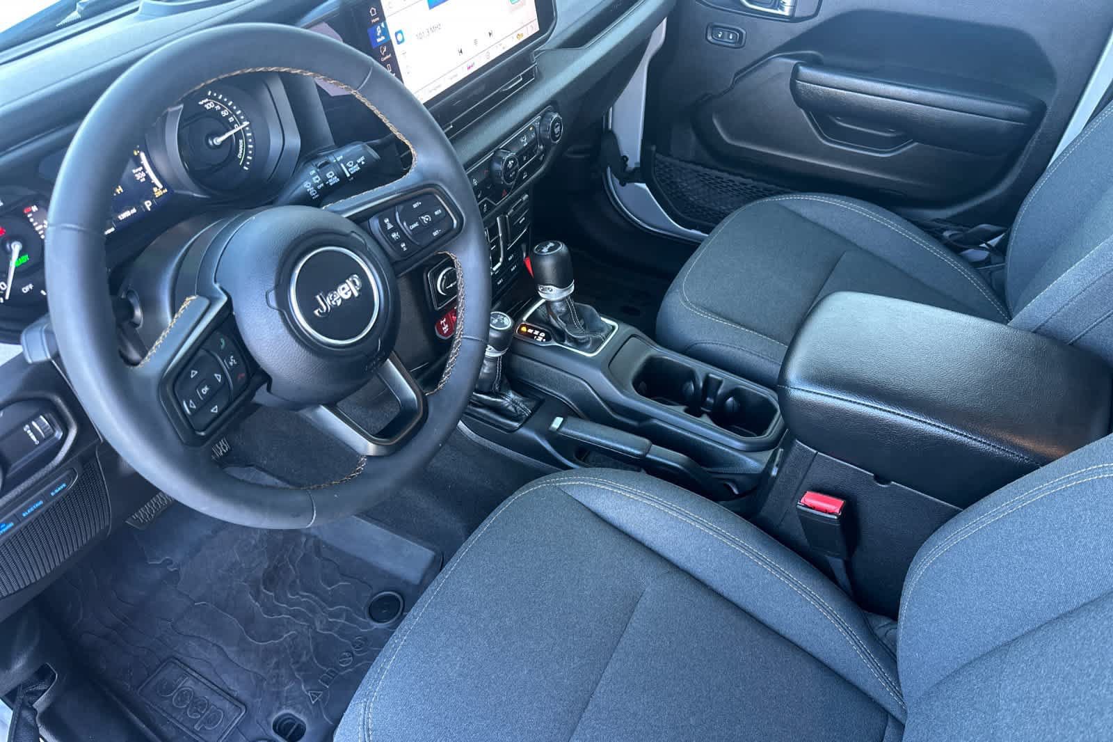 Used 2024 Jeep Wrangler Unlimited AWD/4WD image 11