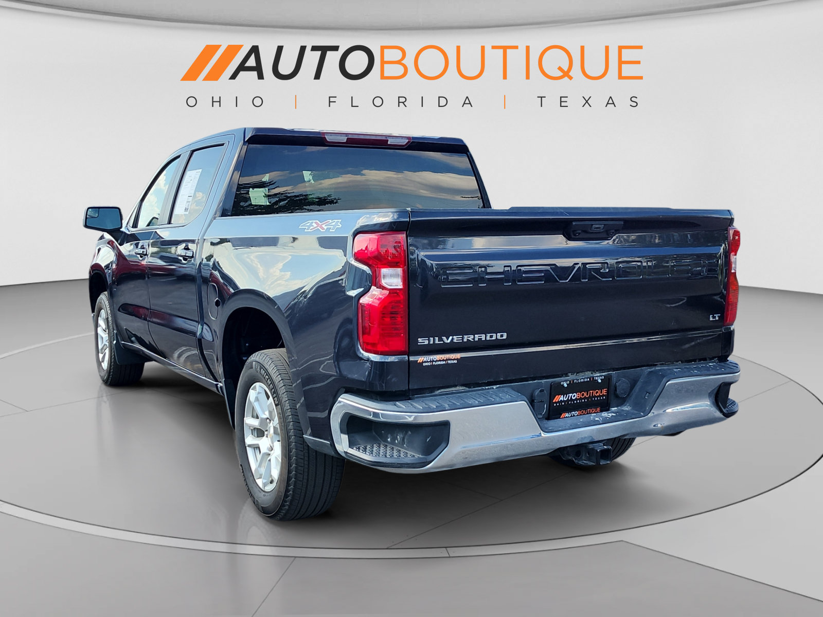 Used 2024 Chevrolet Silverado 1500 LT AWD/4WD image 3