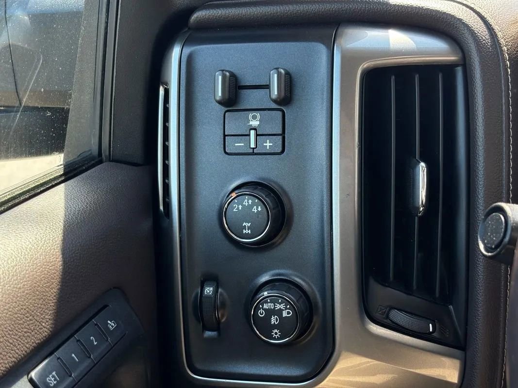 Used 2015 Chevrolet Silverado 2500 LTZ w/ Duramax Plus Package AWD/4WD image 35