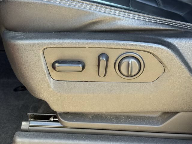 Used 2020 Chevrolet Silverado 1500 High Country w/ Technology Package AWD/4WD image 23